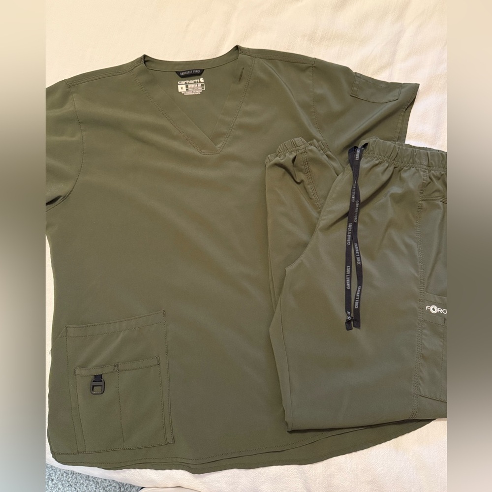 Women’s Carhartt Scrub set